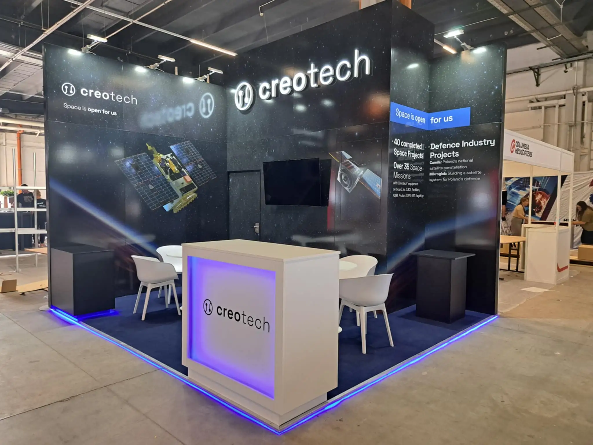 Stoisko dla producentów satelitów i technologii kosmicznych